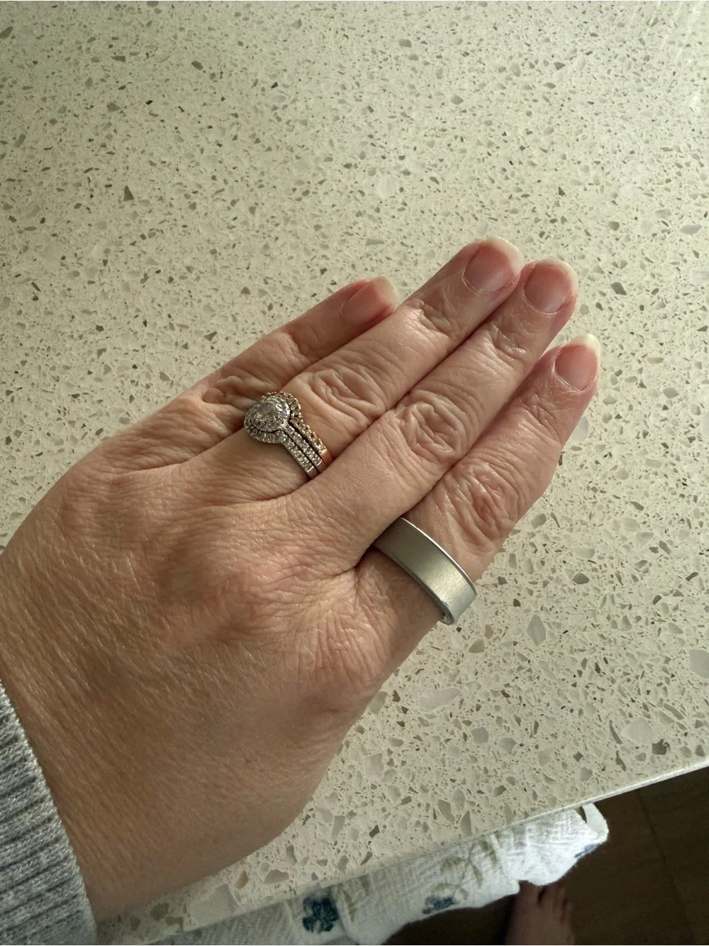 Oura Ring 4 Brushed Silver Size 9 (equal to size 8)